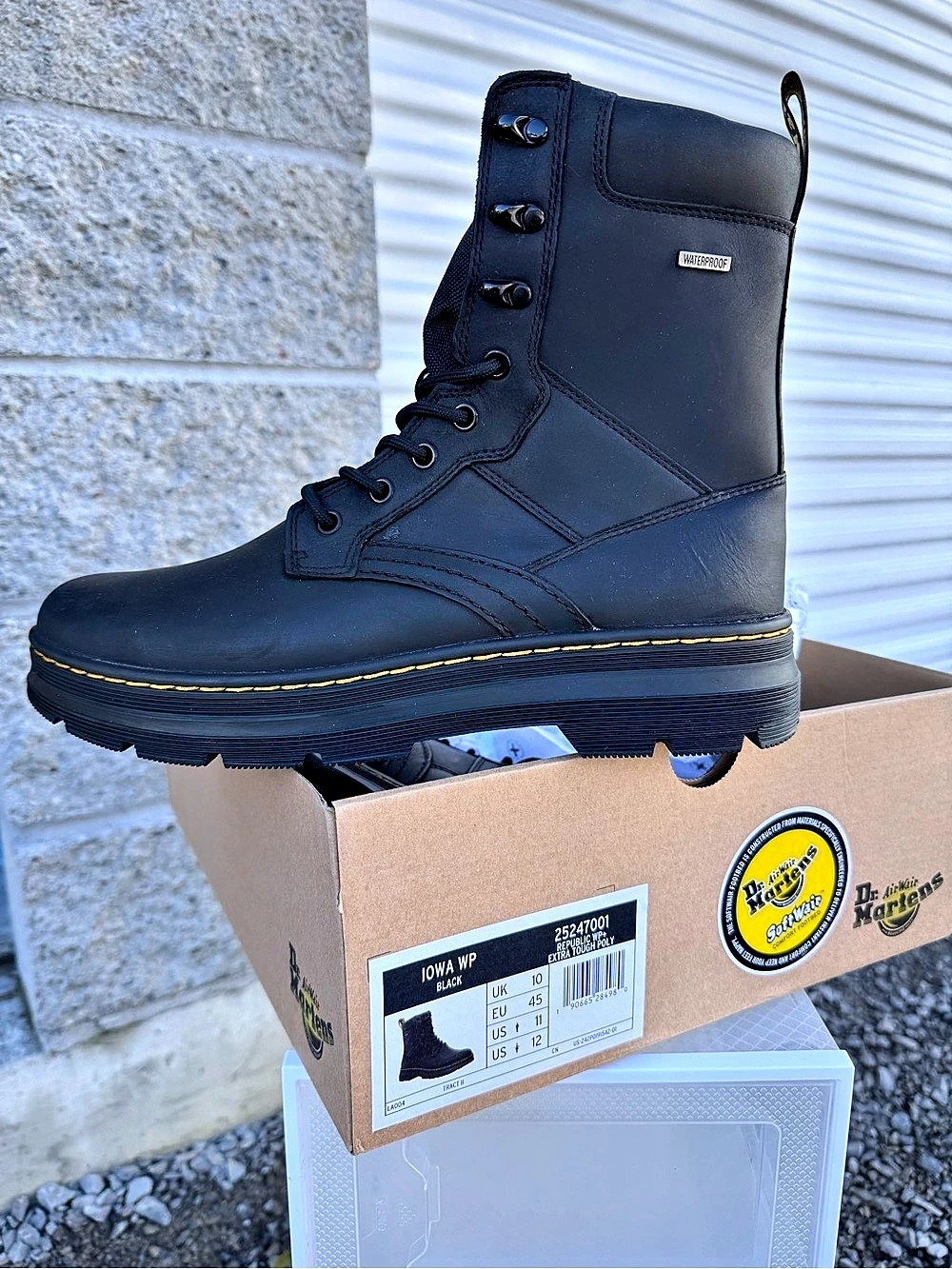 Dr. Martens Unisex Iowa Coated Canvas Mix Utility Boots Black 27117001 US 11